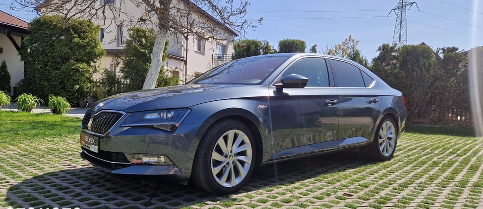 Skoda Superb cena 109900 przebieg: 74500, rok produkcji 2018 z Kępno małe 352